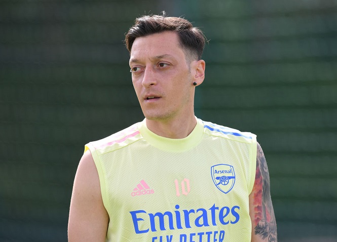 Mesut Özil là ai mà được rất nhiều cầu thủ trẻ coi là thần tượng?