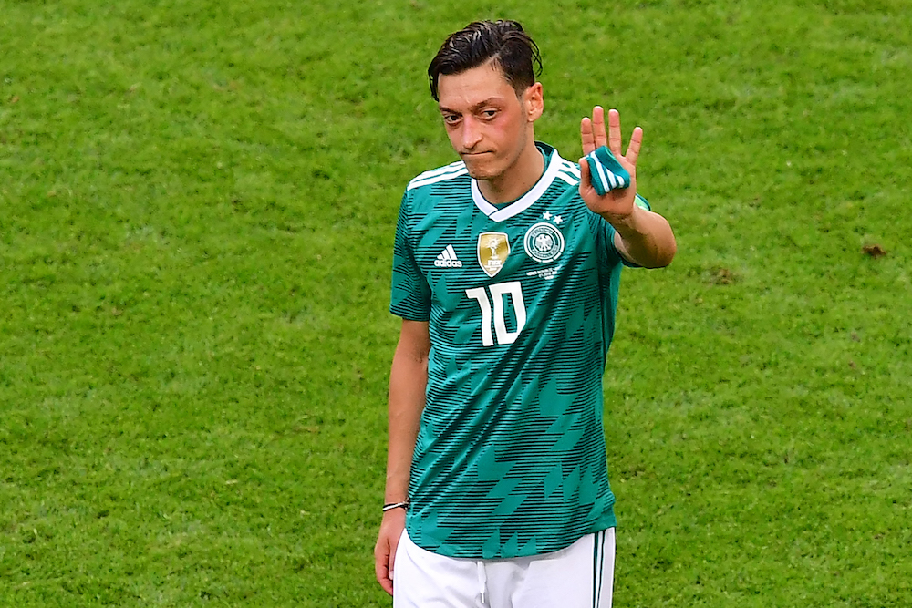 Mesut Ozil là ai mà làm bao cầu thủ trẻ lấy làm thần tượng?