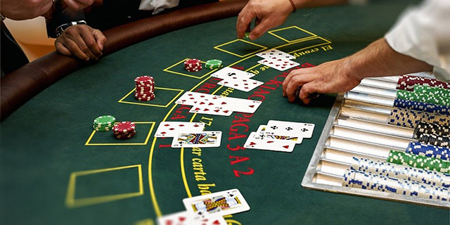 Poker là gì? Khám phá luật chơi cho người mới bắt đầu