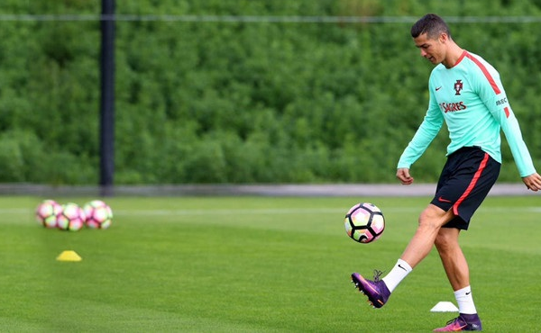 HƯỚNG DẪN] Kỹ Thuật, Cách Tâng Bóng Dễ Nhất 20 Quả/Lần